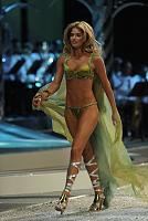 Нажмите на изображение для увеличения
Название: Victoria_Secret_2008_0.jpg
Просмотров: 381
Размер:	276.3 Кб
ID:	45853