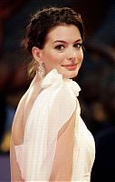 Нажмите на изображение для увеличения
Название: anne_hathaway_wears_prada_premiere_03.jpg
Просмотров: 544
Размер:	90.4 Кб
ID:	15705